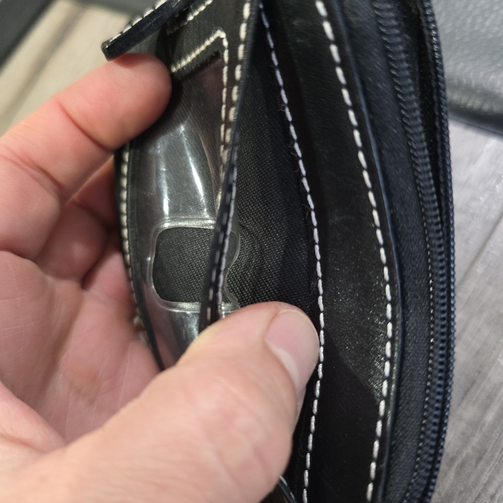 Fossil Leather Id Coin Wallet - Picture 5 of 5